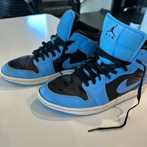 Nike Air Jordan 1 mid size 10 men’s DO8426-401 Varsity Royal.